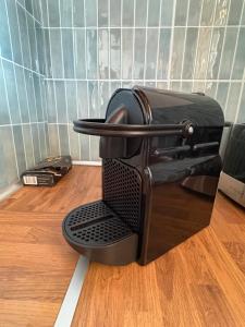 a black toaster sitting on top of a wooden floor at Maison Bayle in Vignec