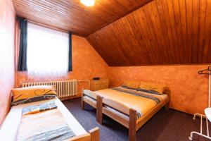 a bedroom with two beds and a window at Celá Horská Chata Maty - až 25 lůžek in Dolni Dvur