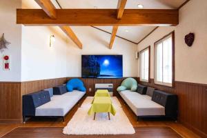 a room with couches and a table and a tv at 白樺湖Lake View in Chino