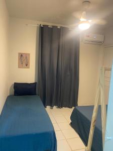 a bedroom with two beds and a window at Casa c 3 Suítes 4 banheiros 4 quartos climatizados a passos da Praia, Centro e comércios in Alcobaça