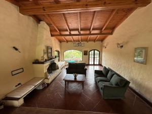 a living room with a couch and a table at Casa Tafi del Valle in Tafí del Valle