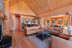 a living room with a couch and a table at Fiddler Lake Resort - Rabbit 66 in Mille-Isles