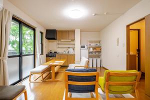 a kitchen with a table and chairs in a room at B桜坂Sakurazaka APT in Susakiuramachi