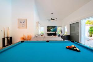 a living room with a pool table at Villa 107 in Sosúa