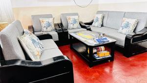 a living room with three couches and a coffee table at Casa independiente in Puerto Ayora