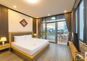 a hotel room with a bed and a balcony at Peaceful 2 Hotel in Vientiane