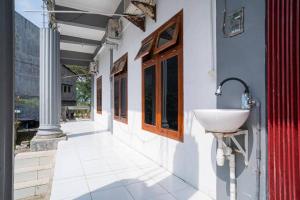 a bathroom with a sink on the side of a building at RedDoorz near Universitas Merdeka Malang 2 in Malang