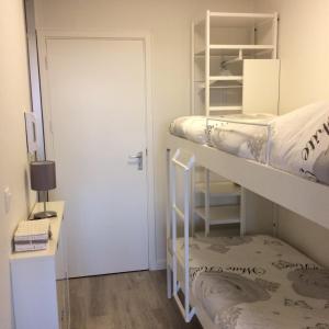 Ein Etagenbett oder Etagenbetten in einem Zimmer der Unterkunft StudioWestdiep