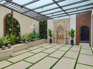 a courtyard with plants and a fountain in a building at Hotel Raas Vrindavan in Laling