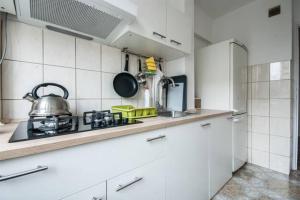Kuchyňa alebo kuchynka v ubytovaní Center Warsaw - Apartament Jana Pawła