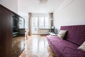 Televízia a/alebo spoločenská miestnosť v ubytovaní Center Warsaw - Apartament Jana Pawła