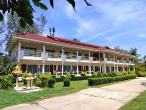 an exterior view of a building at D.R. Lanta Bay Resort in Ko Lanta