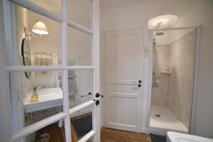 Koupelna v ubytování Villa des Glycines + 29 fotografií