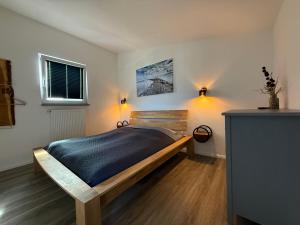 a bedroom with a bed in a room at Inselbutze Fehmarn in Fehmarn