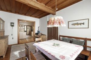a dining room with a table and a kitchen at Haus Grundlseeblick in Bräuhof