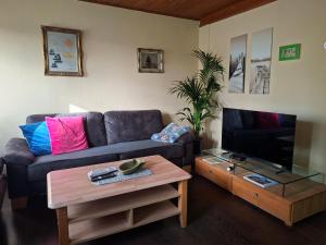 a living room with a couch and a coffee table at Ferienwohnung in Malente