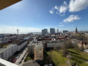 a city view of a city with buildings and cars at Cloud 12 - Penthouse in der Innenstadt mit Blick über die gesamte Skyline von Bremerhaven in Bremerhaven +2 photos