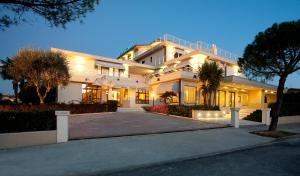 Gallery image of Hotel Porto Azzurro in Sirmione