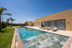 a swimming pool in the backyard of a house at Villa prestige, terrain padel, salle de sport, hammam in Aït Amara el Ouled