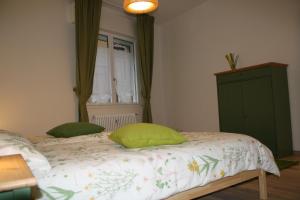 Łóżko lub łóżka w pokoju w obiekcie La casa di Kro