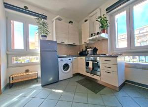 a kitchen with a refrigerator and a washing machine at Vinessa Home in Peschiera del Garda