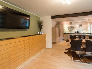 A kitchen or kitchenette at Ferienwohnung - Bergblick - Vandans
