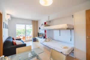 a living room with a couch and bunk beds at Apartamento Serenity in Cunit