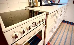 a kitchen with an oven with a counter top at Casa del Sorriso in Costa