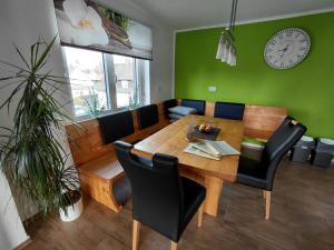 a dining room with a wooden table and chairs at Ferienwohnung Lorke in Thiersheim