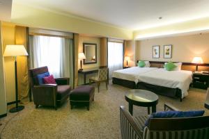 Postel nebo postele na pokoji v ubytování Kanazawa New Grand Hotel Prestige