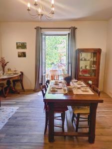 a dining room with a table with chairs and a window at Chez jacky in Serres