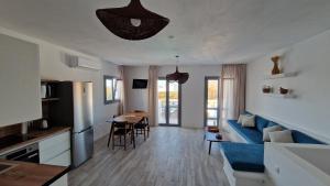 a living room with a blue couch and a table at Villa Meraki in Kastraki