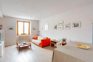 a living room with a couch and a table at Signa, Firenze Casa Pilade in Signa
