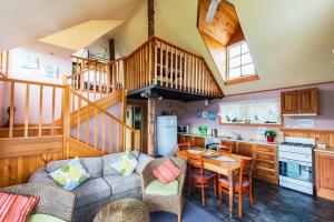 Kuchyň nebo kuchyňský kout v ubytování Touchwood Cottages