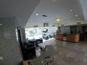 Telewizja i/lub zestaw kina domowego w obiekcie Le Park Hotel