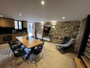 a kitchen and dining room with a wooden table and chairs at Villa Gloria in Tourtour