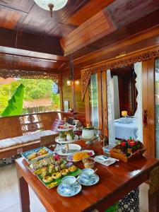 a table with a bunch of food on it at Chom Wat Boutique Hotel in Ban Hau Chang +89 photos