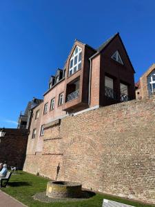 a building on top of a brick wall at Haus Fährblick in Rees