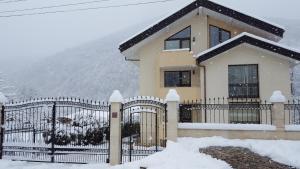 
Family Hotel Zornitsa през зимата
