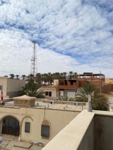 a view of the sky from the roof of a building at Dar Tozeur in El Oudiane-Degache