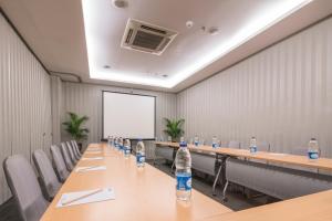 The business area and/or conference room at Hotel 88 Grogol Jakarta By WH