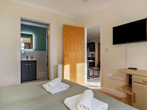 a bedroom with a bed with two white towels at 2 Bed in Bude oc-87225 in Kilkhampton