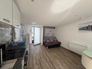 a room with a kitchen and a bed in it at La cabine de plage in Batz-sur-Mer
