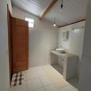a bathroom with a sink and a mirror at Pousada Pedra do Negro in Caraíva +81 photos