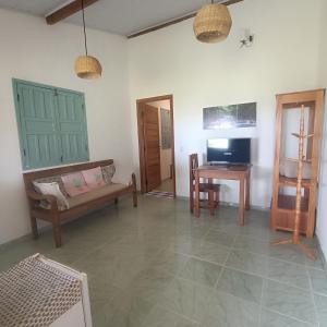 a living room with a couch and a table at Pousada Pedra do Negro in Caraíva