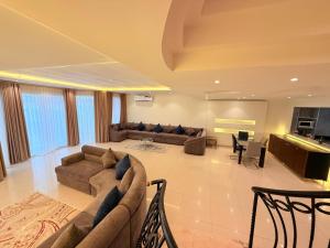 a large living room with a couch and a table at فلة درة العروس in Jeddah