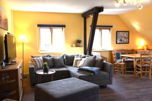 a living room with a couch and a table at Ferienwohnung Ankerpladsen Opti in Behrensdorf