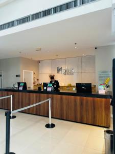 a woman standing at the reception desk of a pharmacy at Ed Saint Moritz, Flat 02 com Garagem, SHN no Coração de Brasília in Brasília +37 photos