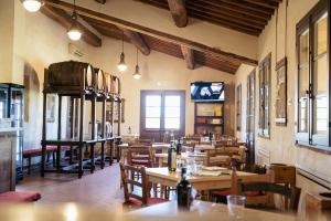 a restaurant with tables and chairs in a room at Casone Ugolino in Donoratico