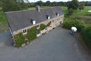 an aerial view of a house with plants on it at Ferme La Hougue B&B in Coigny